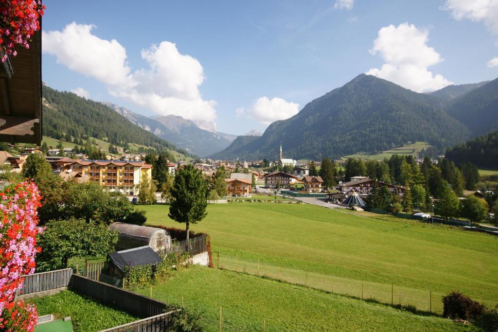 Hotel Villa Mozart Pozza di Fassa Εξωτερικό φωτογραφία